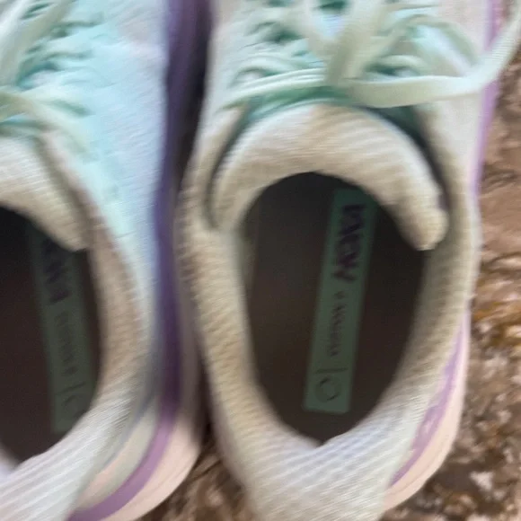 Hoka Women's Clifton 9 / Q4 - Picture 4 of 6